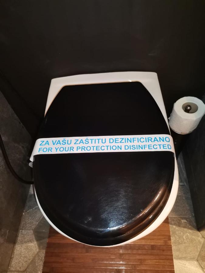 Studio Apartman Black & White Centar Sarajevo Free Parking Exteriör bild