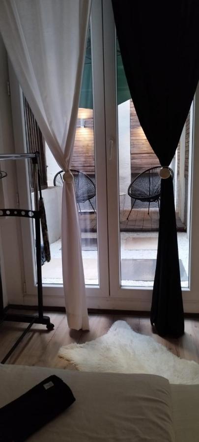Studio Apartman Black & White Centar Sarajevo Free Parking Exteriör bild