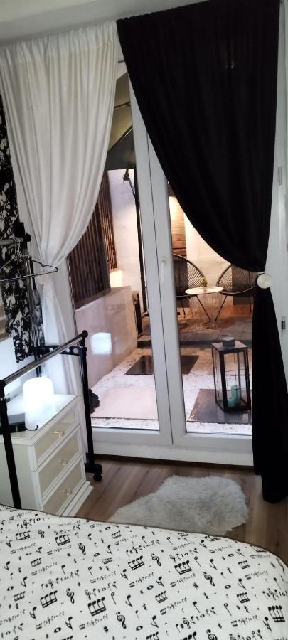 Studio Apartman Black & White Centar Sarajevo Free Parking Exteriör bild